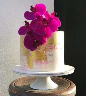 Cakes by Enticing Cakes Inc. - CakesDecor