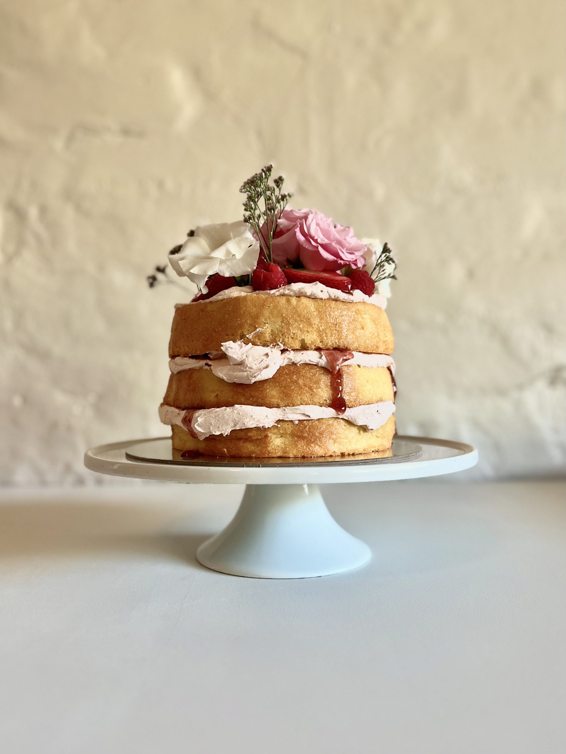 🇦🇺 [SYDNEY] Tai Baan Bakery Food munched 😋 • Strawberry cake [$30 (6  inch)] Happiness scale:😁 Whenever we feel like a light cake, this… |  Instagram